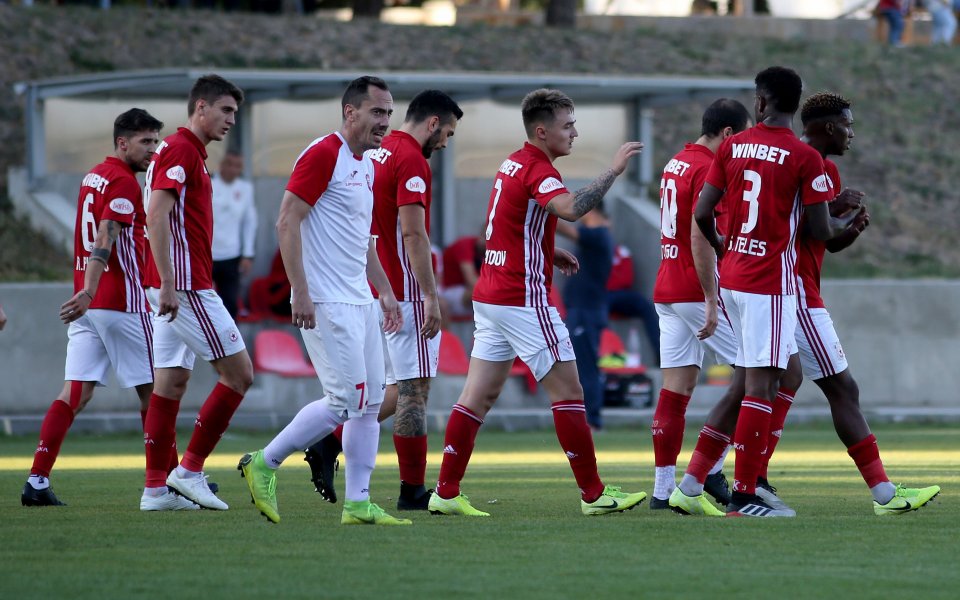 ЦСКА ще се раздели с поне трима играчи през зимната