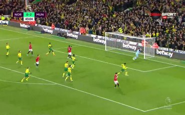 В последните минути на първата част играчите на Юнайтед отново