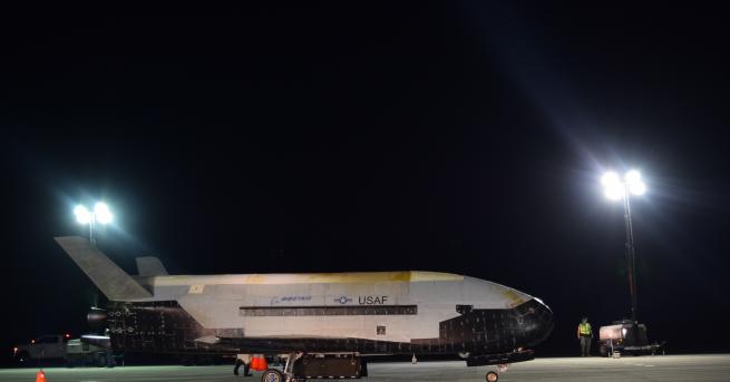 Технологии Тайният космически самолет кацна с нов рекорд X 37B прекара