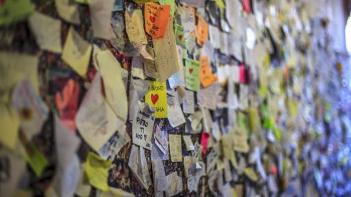  <p><strong>"Клубът на Жулиета"</strong> - където любовта намира утеха</p> 