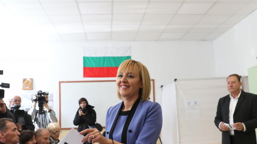  Манолова сподели ще прави ли партия 