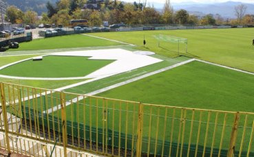 Новият изкуствен терен на стадион Христо Ботев в Благоевград е