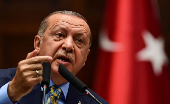  Бой в турския парламент, опозиционен народен представител подлага на критика Ердоган 