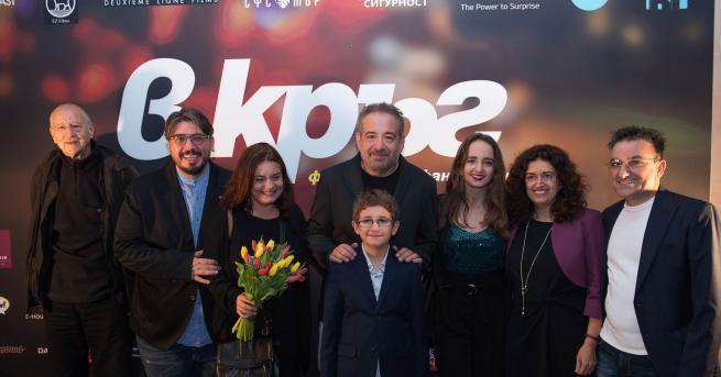 Любопитно Над 700 души уважиха галапремиерата на В кръг Президентът