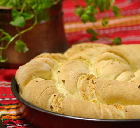 На Архангеловден се приготвя специална обредна пита наречена Рангелово блюдо или Боговица която много напомня