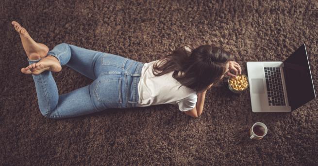 Ноември е месец за стоене вкъщи и гледане на филми Хладното