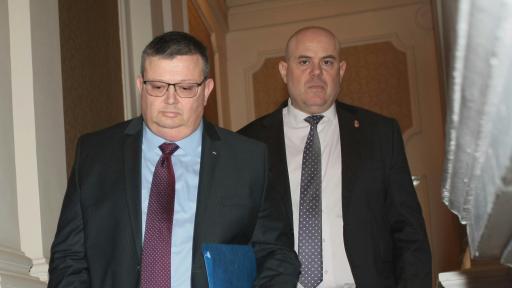  <p>Радев и Нинова избухнаха, Гешев им отговори</p> 