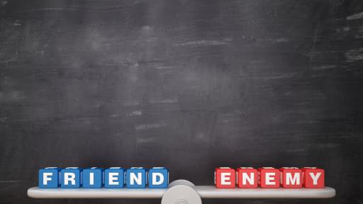  17-годишно момиче в болница след сборичкване със съученичка 