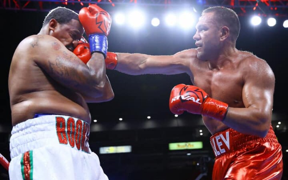 Българският боксьор Кубрат Пулев размаза Райдъл Букър в двубой за