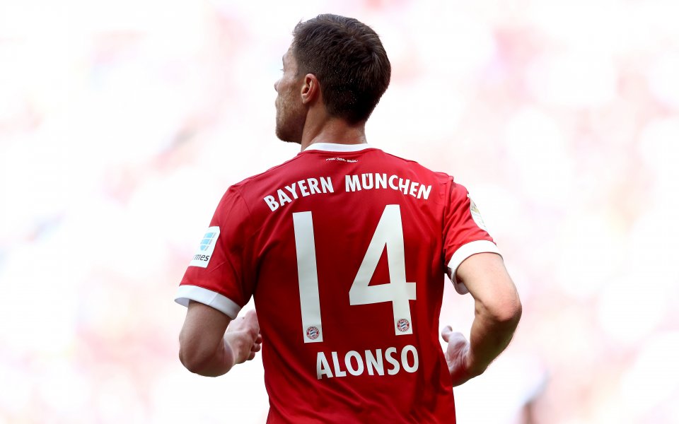Бившият испански национал Шаби Алонсо е сред вариантите за нов