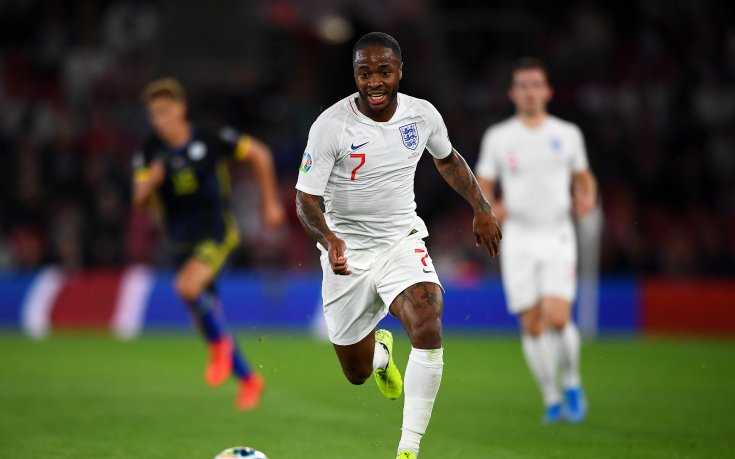 Раздор в националния на Англия, изгониха Стърлинг