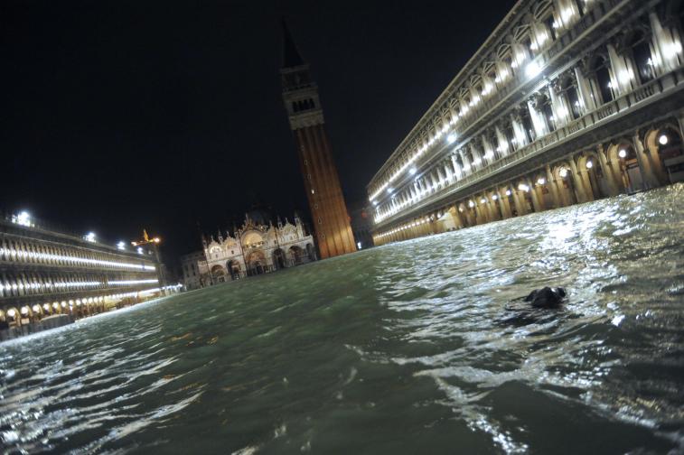 венеция наводнена
