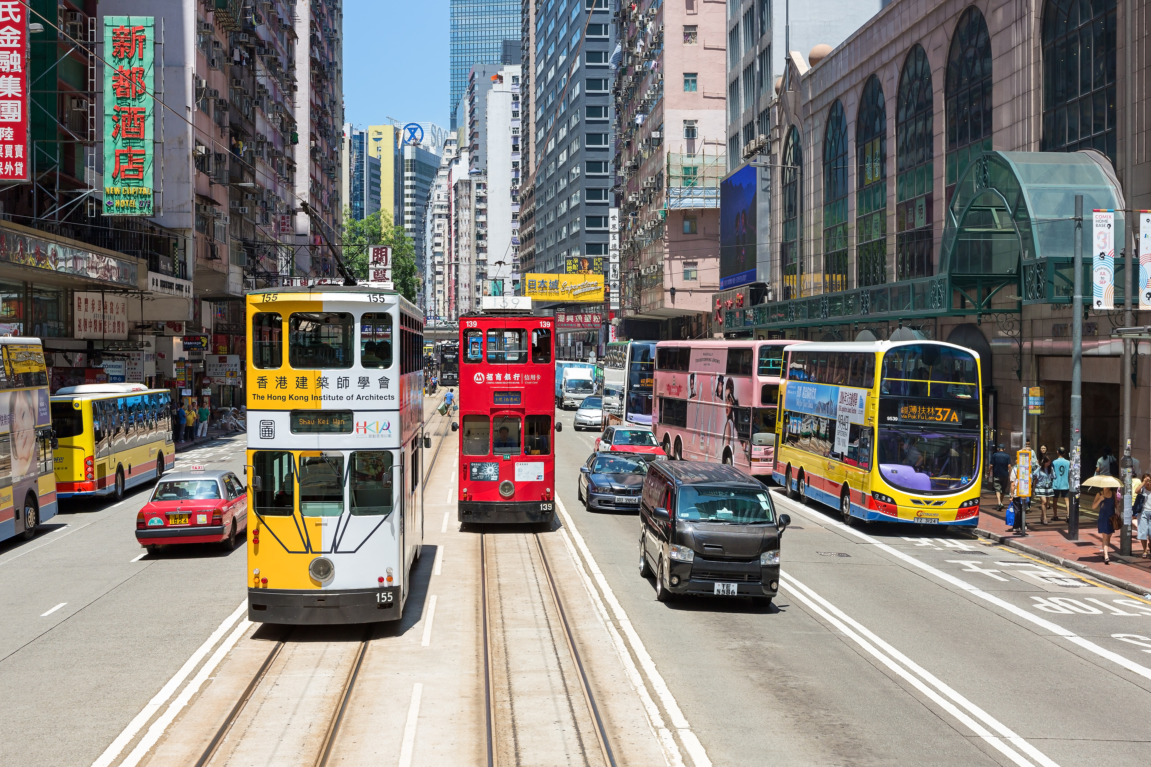 <p>Най-скъпата търговска улица в света за поредна година е Causeway Bay в Хонконг с месечен наем равен на 2164 евро/кв. м.</p>