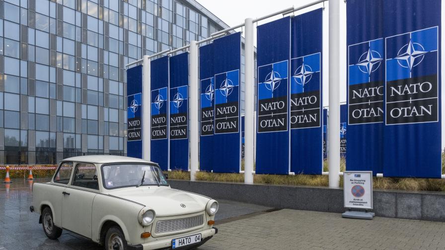  Най-известният трабант е в щабквартирата на НАТО 