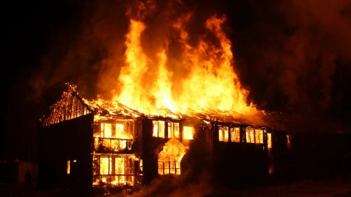 <p>Пожар избухна във Врачанско, изпепели цяла къща&nbsp;(ВИДЕО)&nbsp;</p>