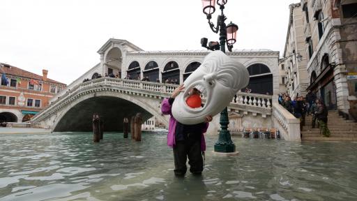  Ветрове, порои в България, Италия 
