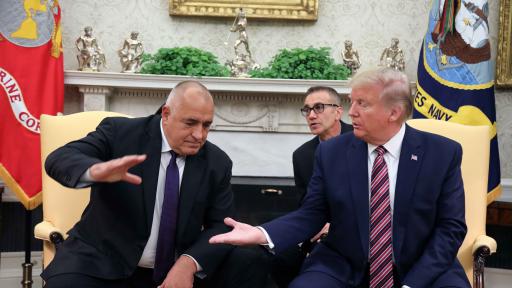  <p><strong>Кой </strong>превеждаше думите на Тръмп в <strong>Белия дом</strong></p> 