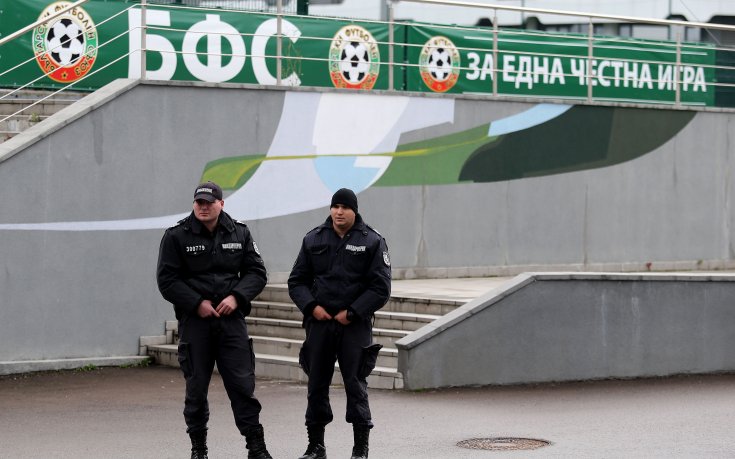 Ден 3 - тършуването в офисите на БФС продължава