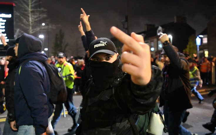 Ексцесии по улиците на Ливърпул, ултраси на Наполи вилнеят