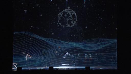  Впечатляващият аудио-визуалнен концерт „ Между два свята “ свърза класиката и космоса 