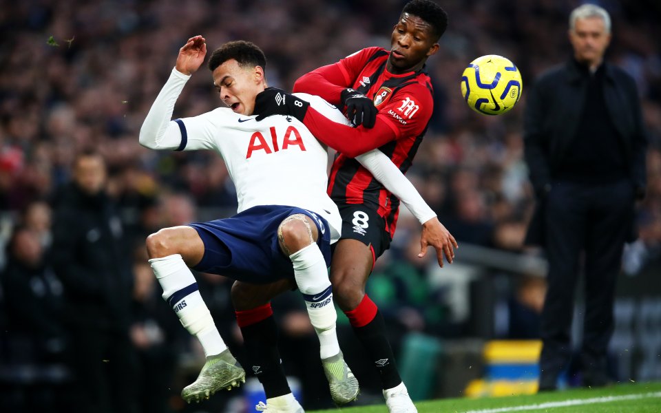 Жозе Моуриньо постигна втора победа в Тотнъм, след като "шпорите"