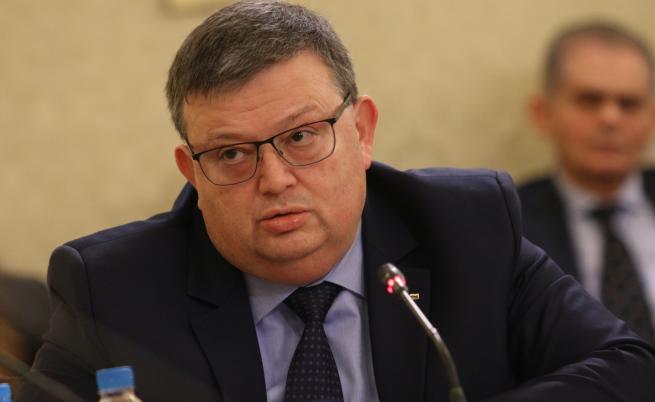 Цацаров: Дали има натиск на съда, знае самият съд