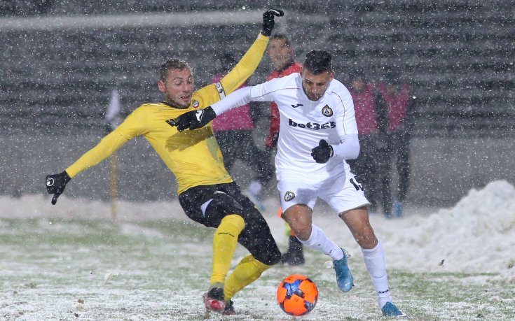 Славия продава защитник в Полша