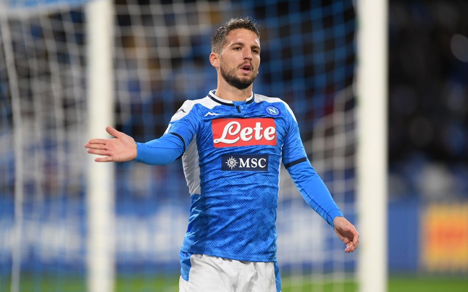 Нападателят на Наполи Дрис Мертенс може да продължи кариерата си