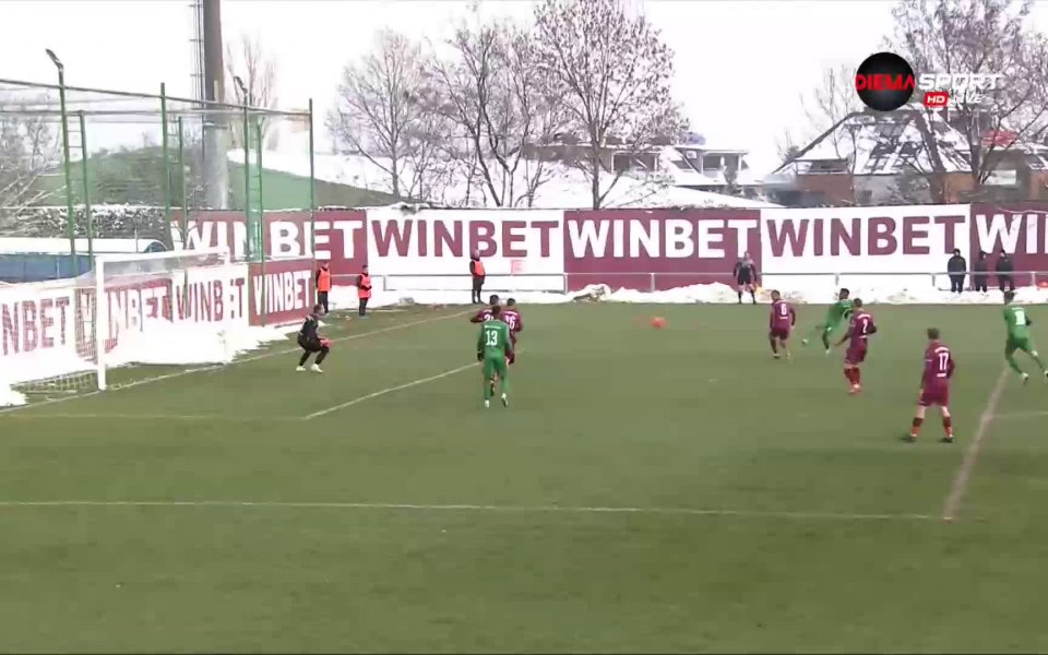 Лудогорец води на почивката с 2:0 при визитата си на