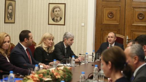  Румен Радев се срещна с министрите на околната средаи водитв Нено Димов, на стопанската система Емил Караниколов, на РРБ Петя Аврамова, и други по отношение на рецесията във водния бранш. 