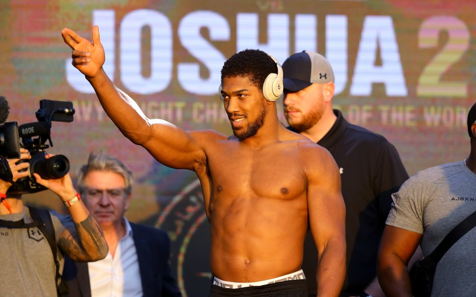 Антъни Джошуа в момента е двукратен световен шампион в тежка