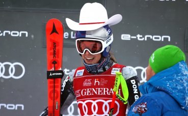 Естер Ледецка спечели първото спускане за сезона при жените за