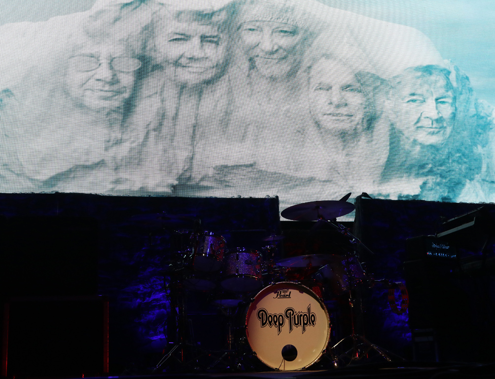 Рок легендите Deep Purple подариха на българските си фенове един много специален концерт в столичната зала "Арена Армеец".