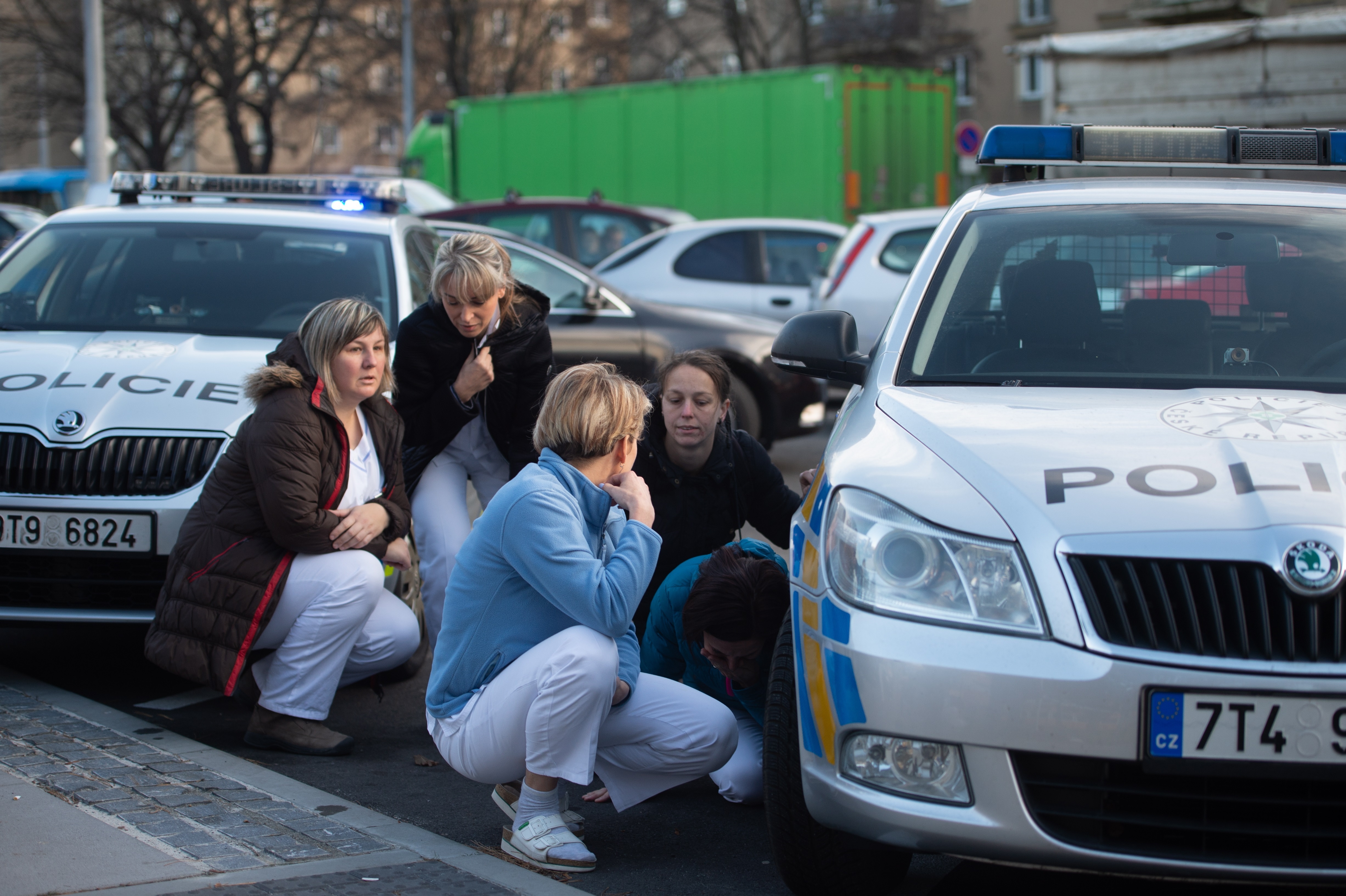 Нападател е открил стрелба в болница в град Острава, загинали са шестима души.