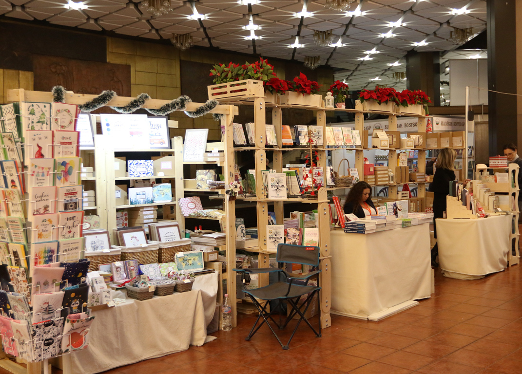 <p>В навечерието на коледните и новогодишни празници, между 10 и 15 декември, в Националния дворец на културата се провежда най-мащабният книжен форум в страната - Софийският международен панаир на книгата.</p>
