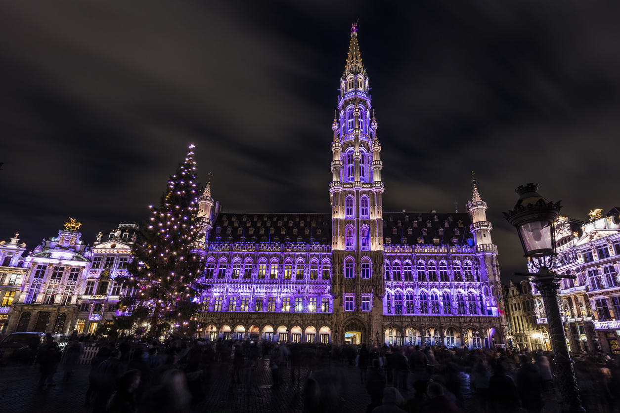 <p>№5 Брюксел е един от малкото градове, които могат да ни пренест в страната на Дядо Коледа. Пазарът посреща повече от 2.5 млн. посетители годишно.</p>