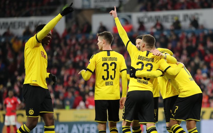 Дортмунд се закачи за лидерите след побой над Майнц