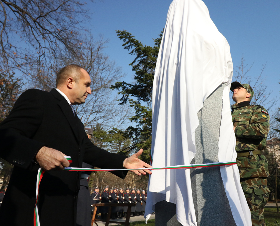 <p>Паметник на Капитан Петко войвода беше открит в Алеята на бележитите българи в Борисовата градина в София. Тази година се отбелязват 175 години от рождението на изтъкнатия революционер и защитник на тракийската кауза.</p>