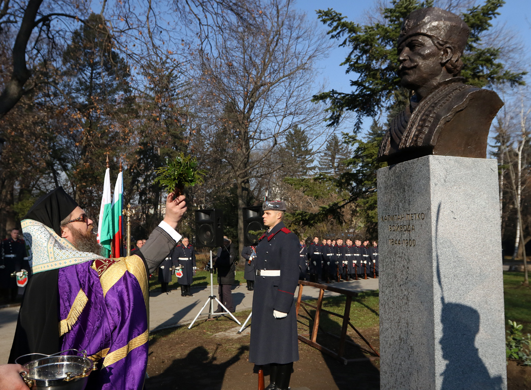 <p>Паметник на Капитан Петко войвода беше открит в Алеята на бележитите българи в Борисовата градина в София. Тази година се отбелязват 175 години от рождението на изтъкнатия революционер и защитник на тракийската кауза.</p>