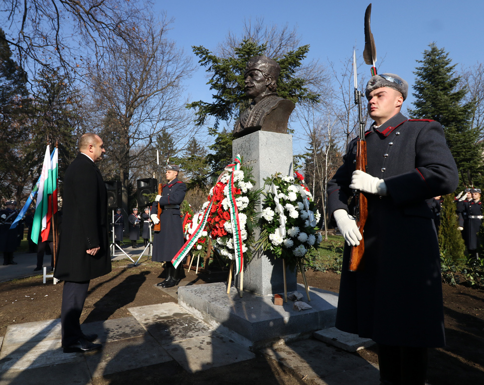 <p>Паметник на Капитан Петко войвода беше открит в Алеята на бележитите българи в Борисовата градина в София. Тази година се отбелязват 175 години от рождението на изтъкнатия революционер и защитник на тракийската кауза.</p>