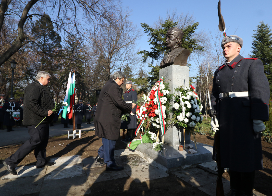 <p>Паметник на Капитан Петко войвода беше открит в Алеята на бележитите българи в Борисовата градина в София. Тази година се отбелязват 175 години от рождението на изтъкнатия революционер и защитник на тракийската кауза.</p>