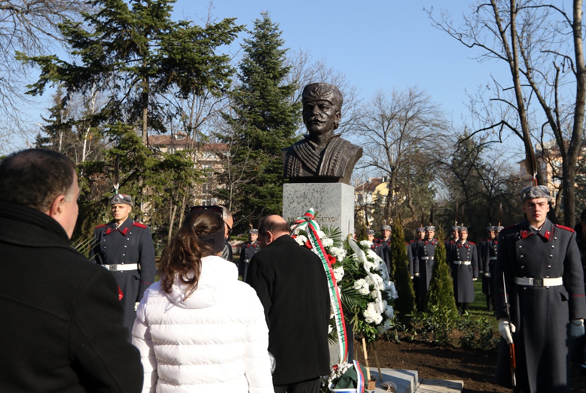 <p>Паметник на Капитан Петко войвода беше открит в Алеята на бележитите българи в Борисовата градина в София. Тази година се отбелязват 175 години от рождението на изтъкнатия революционер и защитник на тракийската кауза.</p>