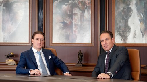  Братя Домусчиеви с подаяние за болничното заведение в Разград 