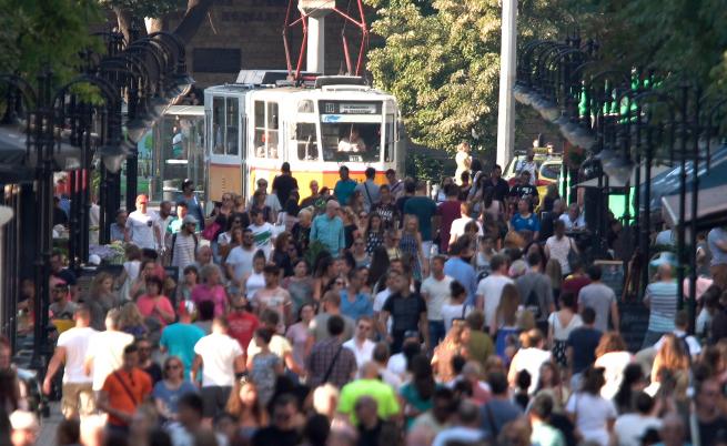  DW: Как София изяжда България 