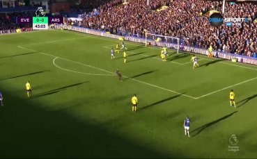 Отборите на Евертън и Арсенал играят един срещу друг в