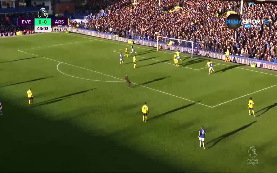 Отборите на Евертън и Арсенал играят един срещу друг в