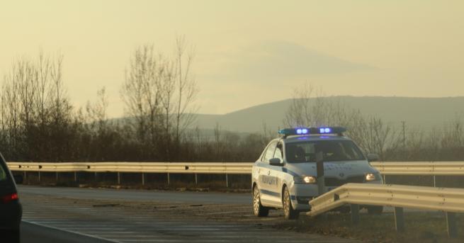 България Тир се обърна и затвори пътя за Гърция Движението