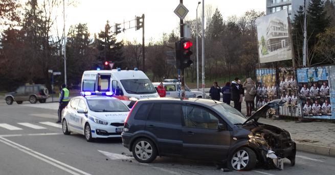 България Майка и дъщеря пострадаха при катастрофа в Благоевград Инцидентът