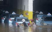  Страшни наводнения точно на Нова година, десетки жертви в Индонезия 