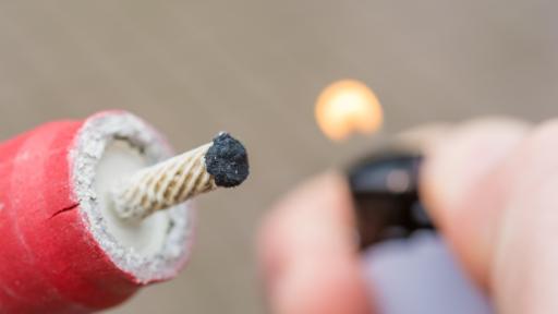  <p>Младежи взривиха химическа тоалетна с пиратки</p> 